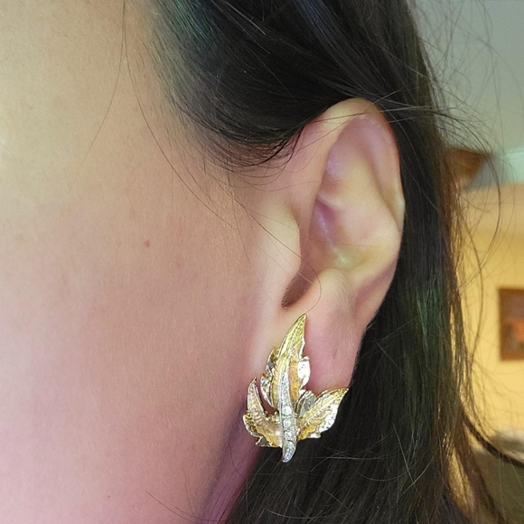 Vintage Gold Rhinestone Leaf Clip-On Earrings - Picture 7 of 8